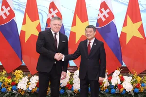Thủ tướng Lê Minh Hưng và Thủ tướng Slovakia Robert Fico. Ảnh: QUANG PHÚC