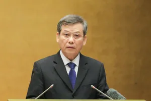 Đồng chí Lê Minh Trí, Ủy viên Bộ Chính trị, Bí thư Trung ương Đảng, Trưởng Ban Nội chính Trung ương trình bày chuyên đề, sáng 13-4. Ảnh: QUANG PHÚC