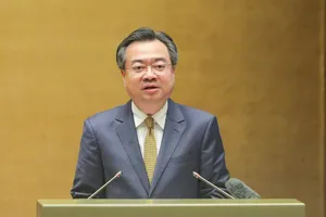 Đồng chí Nguyễn Thanh Nghị, Ủy viên Bộ Chính trị, Bí thư Trung ương Đảng, Trưởng Ban Chính sách, chiến lược Trung ương trình bày chuyên đề, sáng 13-4. Ảnh QUANG PHÚC