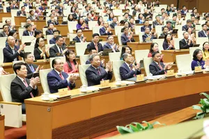 Tổng Bí thư, Chủ tịch nước Tô Lâm và các đồng chí lãnh đạo, nguyên lãnh đạo Đảng, Nhà nước cùng các đại biểu Quốc hội dự phiên bế mạc tại hội trường Diên Hồng, sáng 24-4. Ảnh QUANG PHÚC