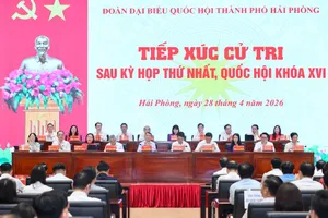 Thủ tướng Lê Minh Hưng cùng các đại biểu Quốc hội TP Hải Phòng tham dự hội nghị tiếp xúc cử tri sau Kỳ họp thứ nhất Quốc hội khóa XVI. Ảnh: VIẾT CHUNG