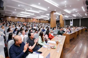 Đông đảo chuyên gia, sinh viên tham dự hội thảo về chủ đề thú vị "đại học hạnh phúc"