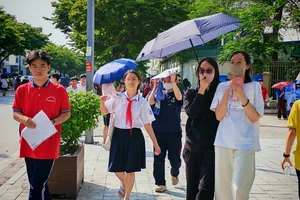 Thí sinh Hà Nội hoàn thành môn thi thứ 2 vào lớp 10 công lập năm học 2026-2027. Ảnh: TRẦN LƯU