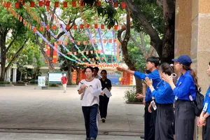 Thí sinh dự thi tốt nghiệp THPT 2026 tại điểm thi Trường THCS Nguyễn Trãi, phường Khương Đình, Hà Nội. Ảnh HÀ NGUYỄN