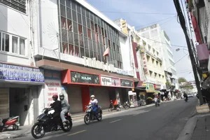 Cơ sở trước đây của Trung tâm Phát hành phim và chiếu bóng ở 18 Lê Lợi, phường Rạch Giá, tỉnh An Giang dôi dư sau sáp nhập. Ảnh: NAM KHÔI