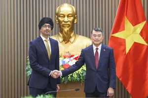 Thủ tướng Lê Minh Hưng tiếp Đại sứ Singapore Rajpal Singh, chiều 12-8. Ảnh: VIẾT CHUNG