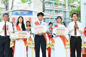 Tổ chức khai giảng năm học mới kết hợp khánh thành trường nội trú xã biên giới vào ngày 5-9