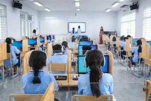 Dự kiến, Tiếng Anh là môn học bắt buộc từ lớp 1. Ảnh: HẰNG THU