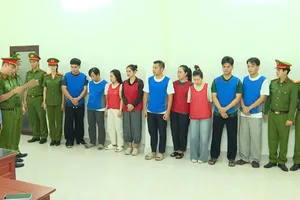 Cơ quan Cảnh sát điều tra Công an tỉnh Thanh Hóa thi hành lệnh khởi tố vụ án, khởi tố các bị can. Ảnh: Công an tỉnh Thanh Hóa
