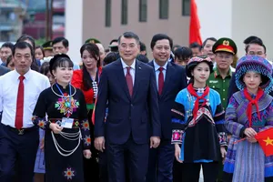 Thủ tướng Lê Minh Hưng dự lễ khai giảng tại Trường Phổ thông nội trú Tiểu học và THCS Mường Khương, xã Mường Khương, tỉnh Lào Cai. Ảnh: VIẾT CHUNG