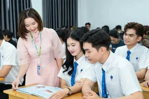 Bộ GD-ĐT nêu rõ, không giao chỉ tiêu áp đặt về điểm số, tỷ lệ học sinh khá, giỏi cho giáo viên
