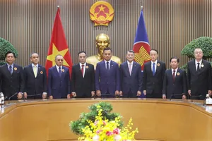 Thủ tướng Lê Minh Hưng tiếp Trưởng đoàn các nước ASEAN và Ban Thư ký ASEAN, chiều 30-9. Ảnh: VIẾT CHUNG