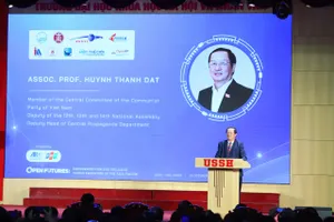 PGS-TS Huỳnh Thành Đạt, Phó Trưởng ban Tuyên giáo Trung ương phát biểu tại hội thảo. Ảnh: MAI PHẠM