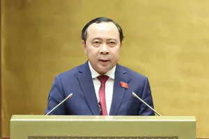 Bộ trưởng Bộ KH-CN Vũ Hải Quân trình bày tờ trình về dự án Luật sửa đổi, bổ sung một số điều của Luật Sở hữu trí tuệ. Ảnh: QUANG PHÚC