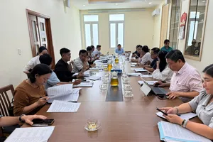 Sở TN-MT tổ chức họp gỡ vướng cấp sổ hồng cho người dân. Ảnh: Thanh Hiền