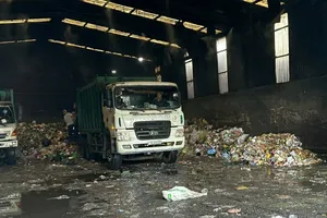 Điểm trung chuyển rác tại xã Bà Điểm, TPHCM. Ảnh: THANH HIỀN