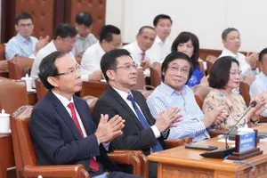 Bí thư Thành ủy TPHCM Nguyễn Văn Nên cùng lãnh đạo TPHCM tham dự hội nghị. Ảnh: HOÀNG HÙNG