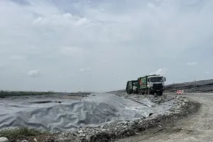 Một góc khu xử lý rác Đa Phước, xã Hưng Long, TPHCM. Ảnh: THANH HIỀN 