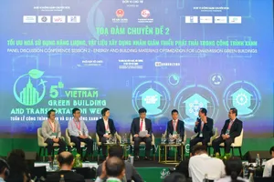 Các chuyên gia thảo luận tại tọa đàm “Tối ưu hóa sử dụng năng lượng, vật liệu xây dựng nhằm giảm thiểu phát thải trong công trình xanh". Ảnh: TH