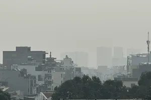 TPHCM xuất hiện lớp sương mù,"báo động đỏ" ô nhiễm môi trường 