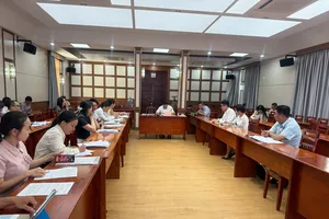 Tổ Công tác 1645 làm việc với chủ đầu tư các dự án nhà ở thương mại. Ảnh: THANH HIỀN