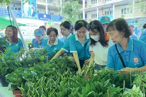 Người dân tham gia Ngày hội Sống xanh. Ảnh: TH