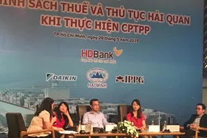 Các đại diện Bộ, ngành tham dự tọa đàm ngày 28-5