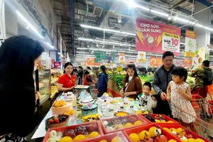 Giảm giá, thêm ưu đãi cho khách dịp 8-3