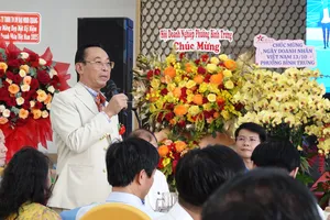 Ông Trần Văn Mười, Chủ tịch HĐQT Công ty Nhà đất Nhân Mười, phát biểu góp ý