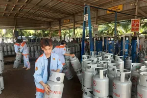 Giá gas bán lẻ đồng loạt giảm