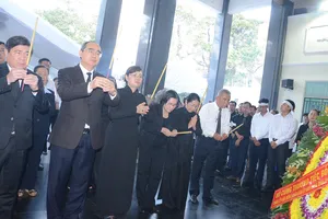 Bí thư Thành ủy TPHCM Nguyễn Thiện Nhân viếng Phó Chủ tịch UBND TPHCM Nguyễn Thị Thu