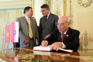 Đoàn Đại biểu Quốc hội TPHCM chào xã giao Chủ tịch Quốc hội bang Hessen - Đức