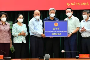 Chủ tịch nước Nguyễn Xuân Phúc: Chiến lược song trùng vừa dập dịch, vừa điều trị