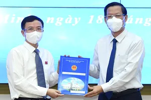 Đồng chí Đặng Quốc Toàn giữ chức vụ Chánh Văn phòng UBND TPHCM 