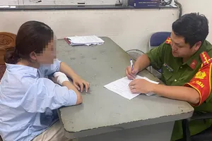 Công an làm việc với người phụ nữ báo thông tin giả bị cướp giật 85 triệu đồng