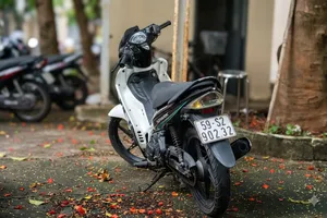 Tìm chủ xe máy liên quan vụ chém người ở nhà trọ