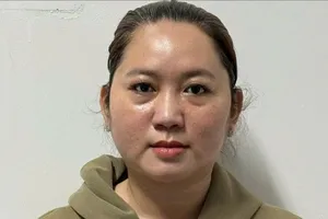 Lừa hàng tỷ đồng bằng chiêu "lo lót" lấy lại 90 tỷ bị giữ ở sân bay
