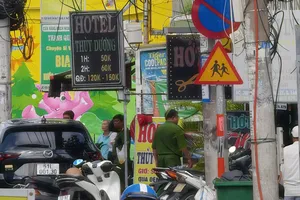 Công an phong tỏa hiện trường, khám nghiệm điều tra. Ảnh: HT