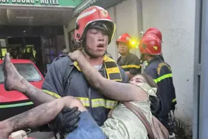 Vụ cháy khách sạn ở TPHCM: 2 người tử vong, 26 người được giải cứu