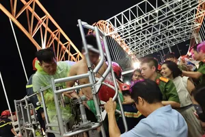 Thanh niên leo cầu Cỏ May âm tính với ma túy