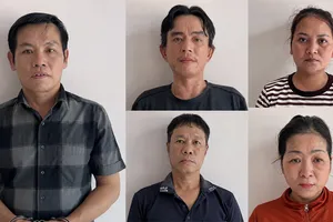 Bắt 5 người dùng đá cuội giả thiên thạch triệu USD để lừa đảo