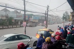 Mưa lớn, nhiều tuyến đường tại TP Biên Hòa ngập nặng