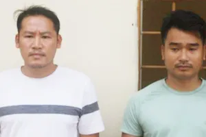 Hai đối tượng Nguyễn Đình Ngọc và Nguyễn Văn Việt tại cơ quan công an