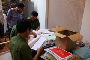 Vụ buôn lậu xăng giả “khủng“: Khám xét 10 điểm kinh doanh xăng dầu tại Bình Dương, TPHCM bắt khẩn cấp vợ chồng chủ cây xăng