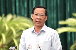 Chủ tịch UBND TPHCM Phan Văn Mãi phát biểu tại buổi họp mặt. Ảnh: VIỆT DŨNG