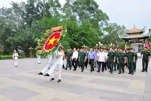 Các đại biểu tham gia chương trình viếng Đền Bến Dược huyện Củ Chi, TPHCM.