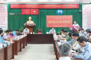 Đồng chí Lê Hoàng Hà, Bí thư Quận ủy phát biểu tại hội nghị