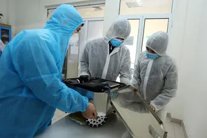 Chế tạo thành công robot lau sàn khử khuẩn, hỗ trợ phòng chống dịch Covid-19