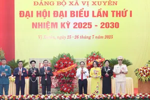 Đại tướng Trịnh Văn Quyết dự, chỉ đạo đại hội điểm cấp xã đầu tiên tại Tuyên Quang