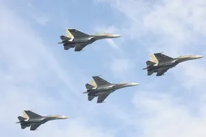 Âm thanh xé gió của Su-30MK2 trên bầu trời 